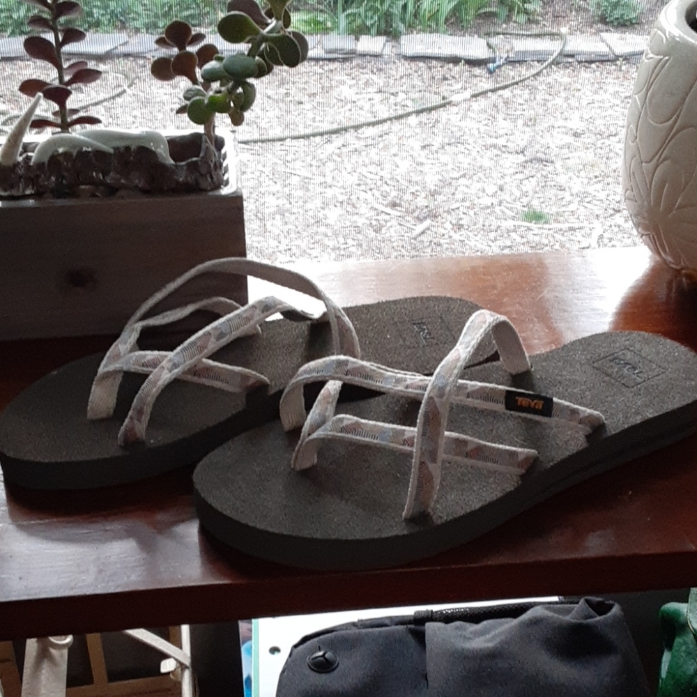 Teva strappy sandal flip flop size 9 olowahu